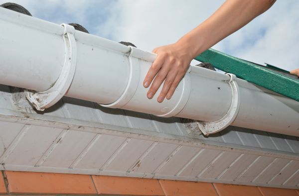 Gutter Reattachment in Pearland