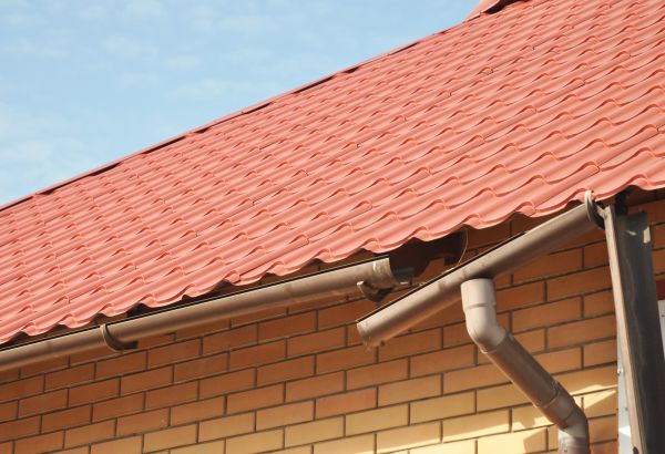 Loose Gutter Repair in Pearland